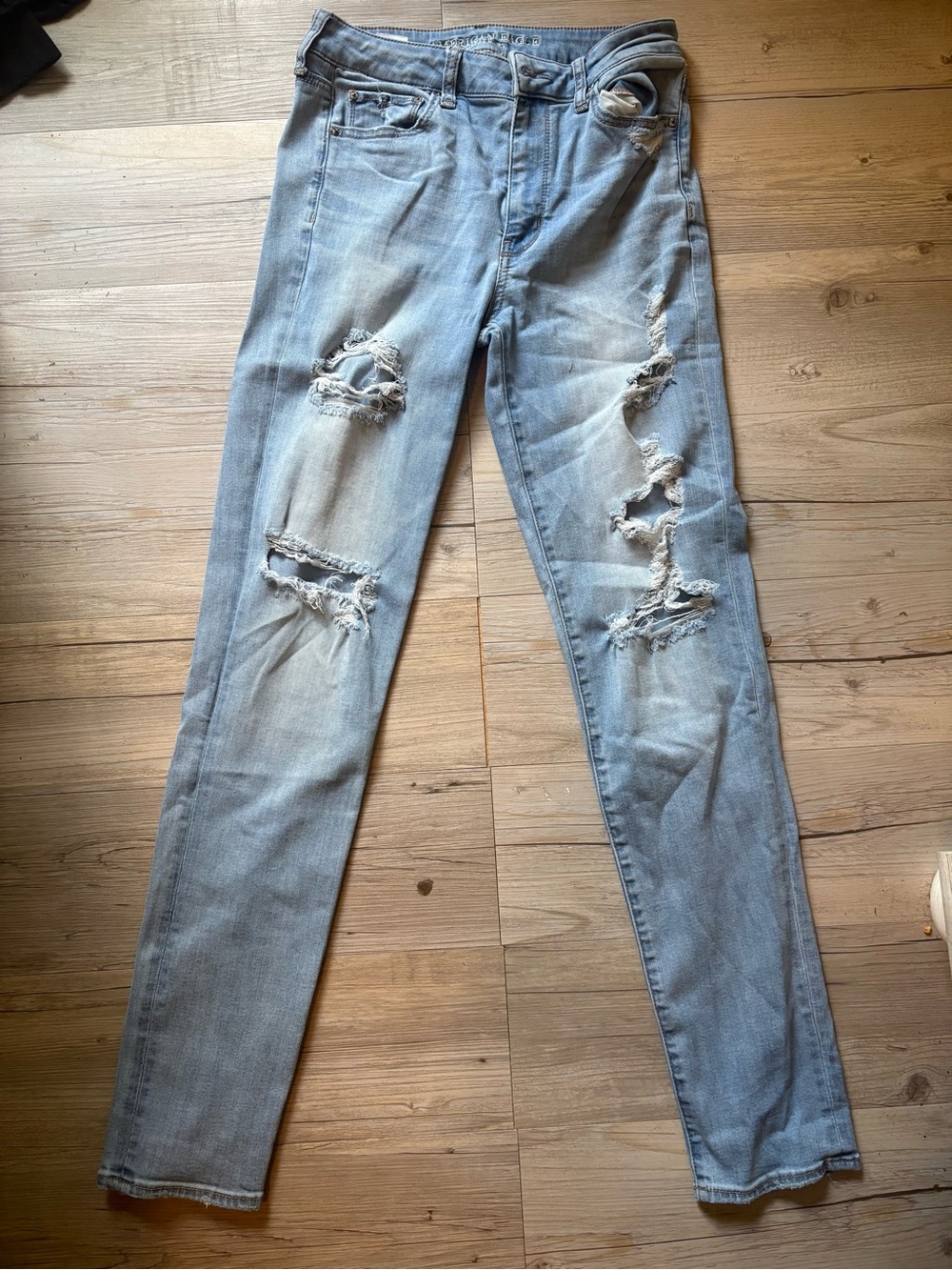 American Eagle Outfitters Light Blue Distressed Skinny Jeans